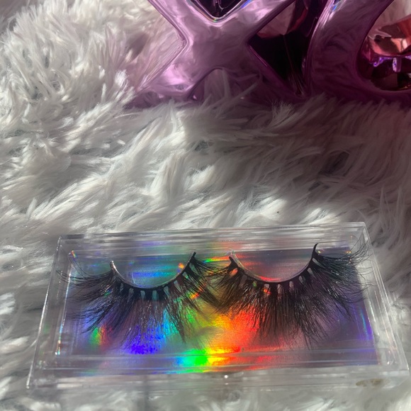 25mm mink lashes - Picture 2 of 3